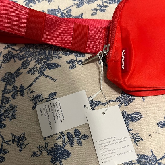 NWT Lululemon Everywhere Belt Bag “Pastel Pink” Red - Picture 5 of 7